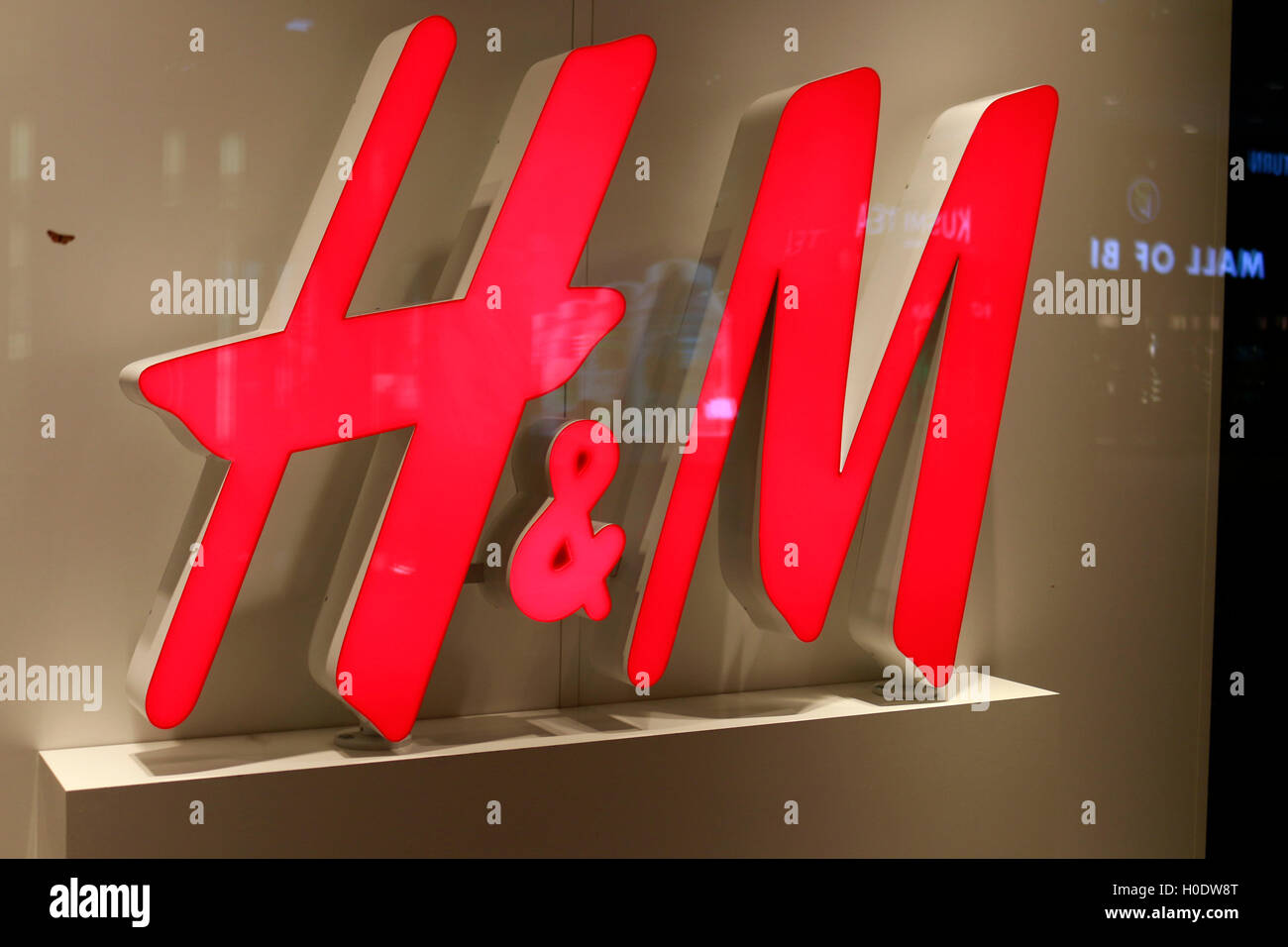 H and m hennes and mauritz hi-res stock photography and images - Alamy