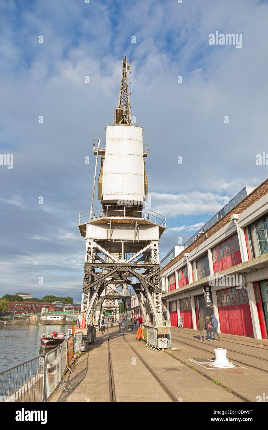 Bristol harbourside crane hi-res stock photography and images - Alamy