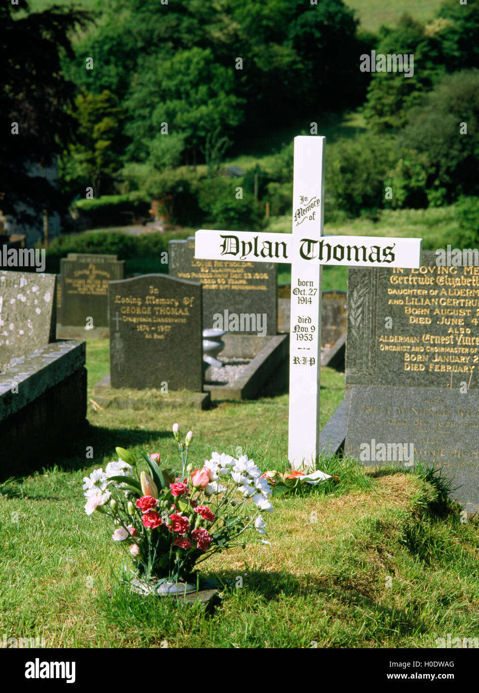 The grave of Welsh poet and writer Dylan Marlais Thomas and his wife ...