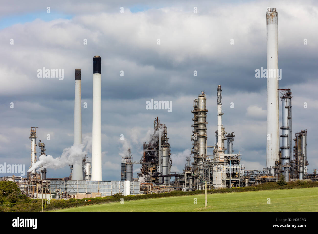 Valero Oil Refinery, Pembroke Dock, Pembrokeshire, Wales, UK Stock