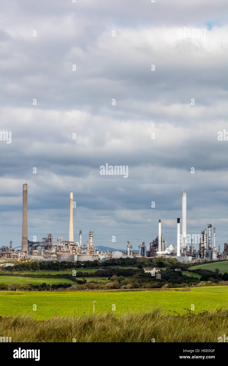 Valero Oil Refinery, Pembroke Dock, Pembrokeshire, Wales, UK Stock