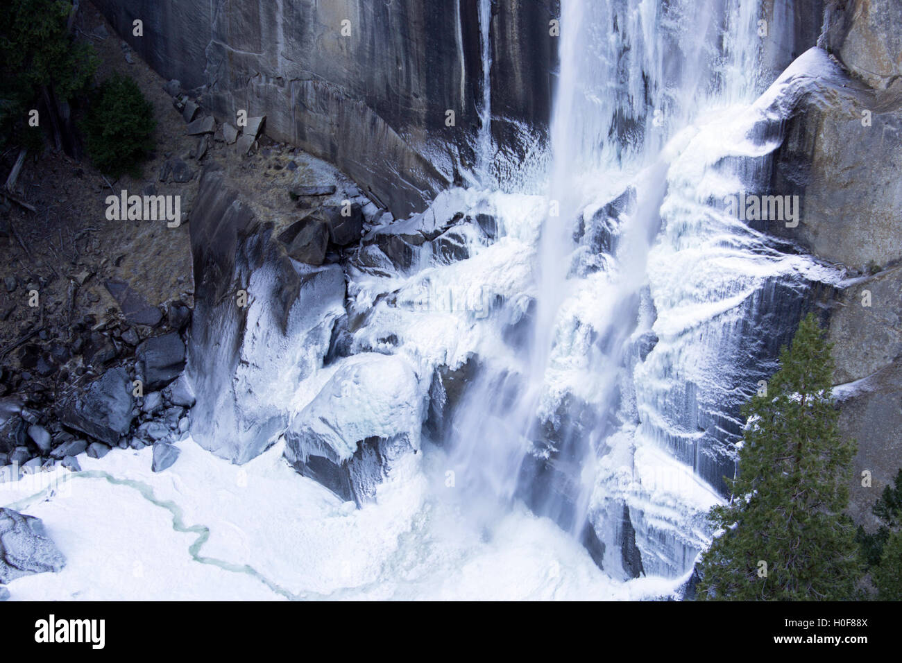 Winter Waterfall Yosemite Frozen High Resolution Stock Photography And Images Alamy