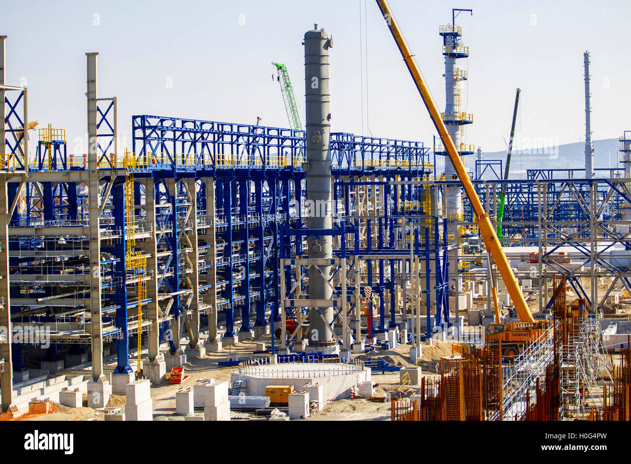 Refinery Construction Site Stock Photo - Alamy