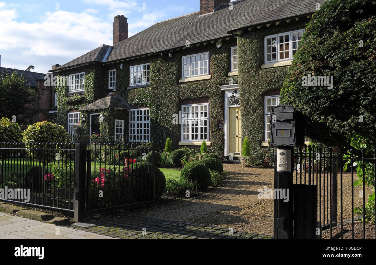 Houses in Church Lane, Grappenhall Village, Warrington, Cheshire, England, WA4 3EP Stock Photo