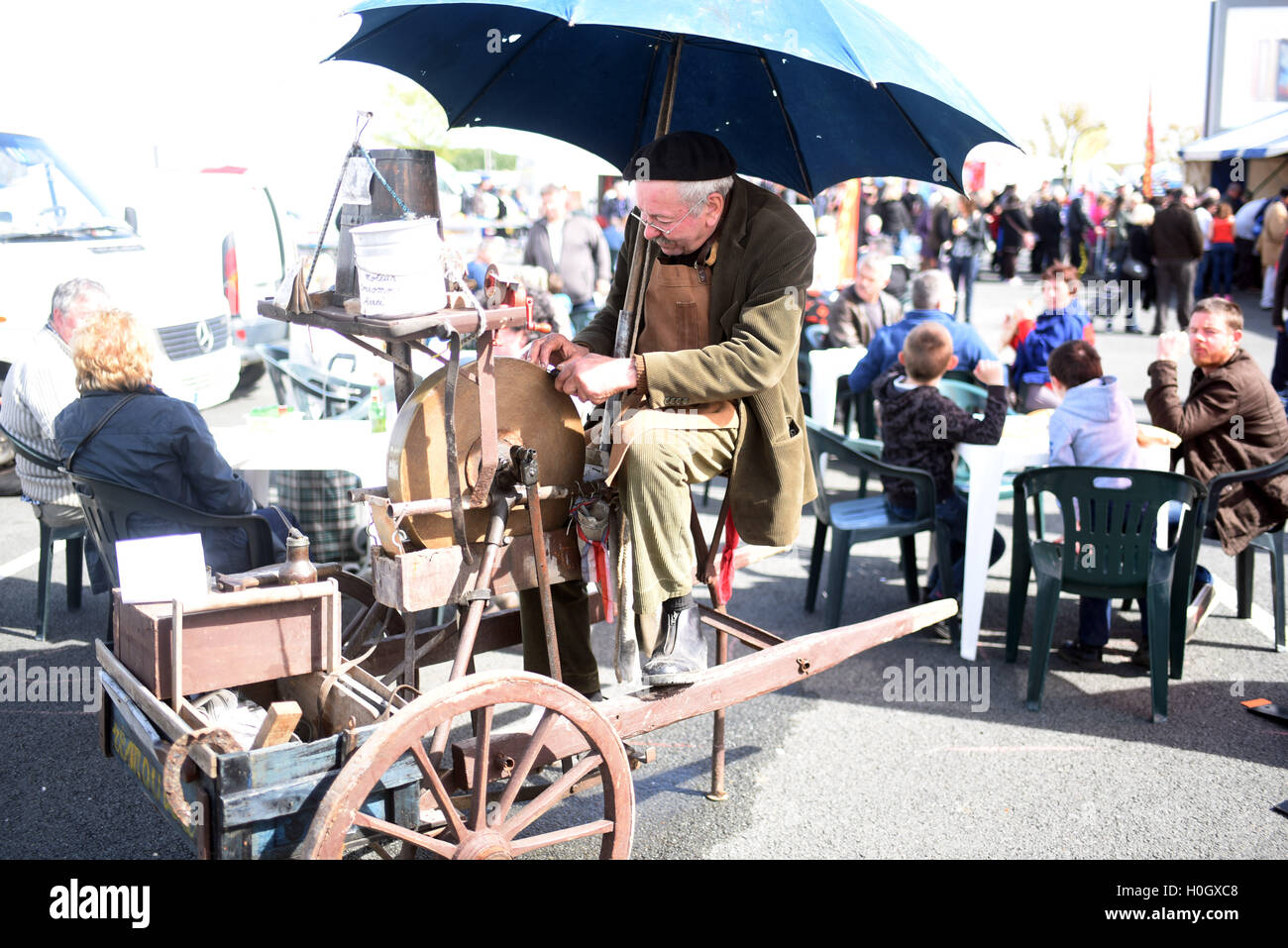 French man with beret hi-res stock photography and images - Alamy