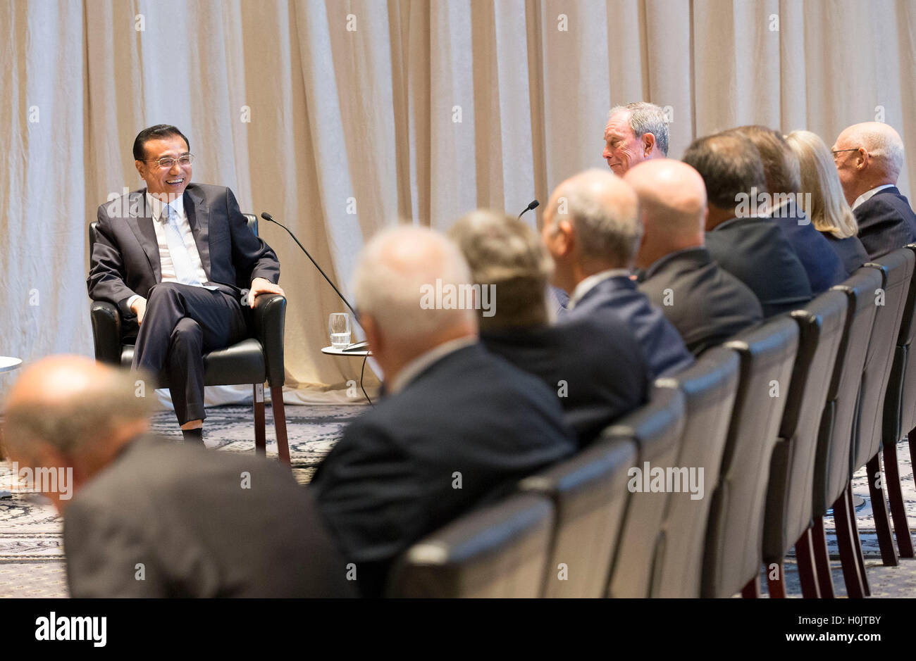New York, USA. 20th Sep, 2016. Chinese Premier Li Keqiang (1st L) meets with a group of leading figures in the U.S. financial, think-tank and media circles to discuss bilateral ties and issues of common concern in New York Sept. 20, 2016. © Huang Jingwen/Xinhua/Alamy Live News Stock Photo