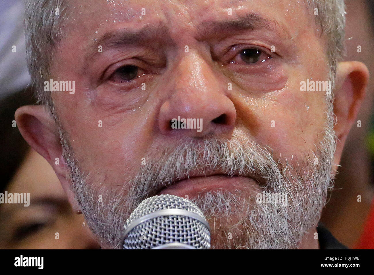 Sao Paulo. 15th Sep, 2016. Photo taken on Sept. 15, 2016 shows former Brazilian President Luiz Inacio Lula da Silva reacting during a press conference on the denunciation of the federal public attorney against him and his wife Marisa Leticia for cases of corruption, in Sao Paulo, Brazil. According to local press, the Brazilian federal judge Sergio Moro accepted charges filed last week by prosecutors investigating Lula for alleged corruption and money laundering in the case of corruption in the state oil company Petrobras. © Nelson Antoine/AGENCIA ESTADO/Xinhua/Alamy Live News Stock Photo