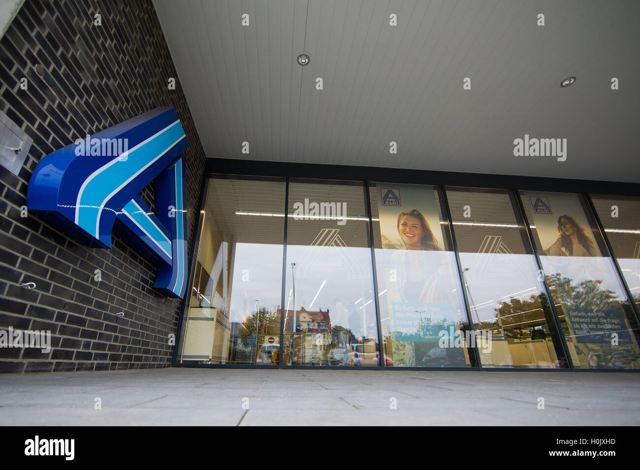 Discount supermarket chain aldi hires stock photography and images Alamy