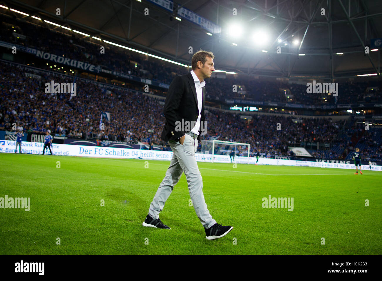 Gelsenkirchen, Germany. 21st Sep, 2016. Coach of Schalke Markus Weinzierl before the match of FC Schalke o4 against 1. FC Cologne on the fourth match day of the Bundesliga at the Veltins Arena in Gelsenkirchen, Germany, 21 September 2016. PHOTO: ROLF VENNENBERND/dpa (EMBARGO CONDITIONS - ATTENTION: Due to the accreditation guidelines, the DFL only permits the publication and utilisation of up to 15 pictures per match on the internet and in online media during the match.) © dpa/Alamy Live News Stock Photo