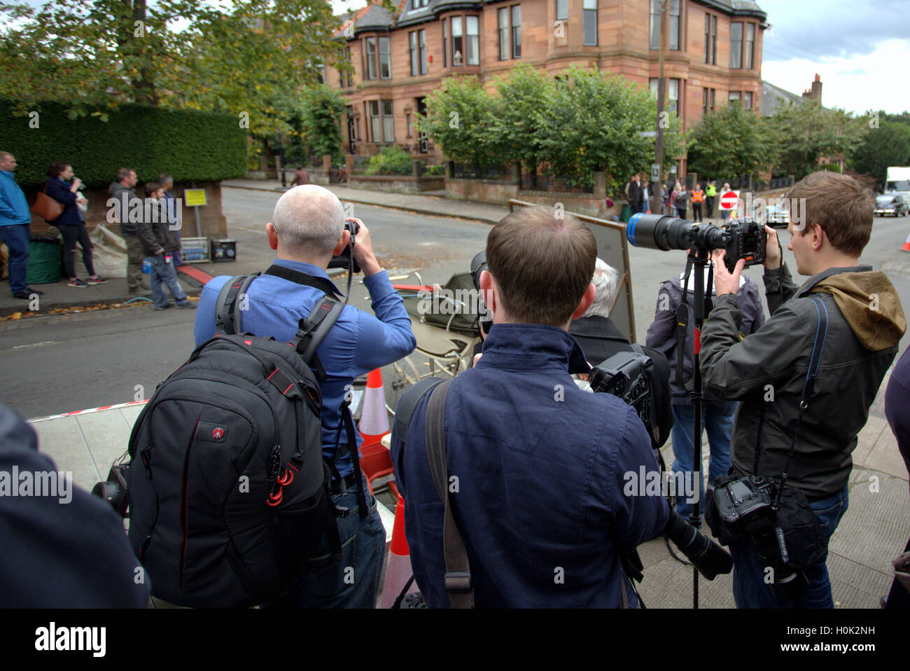 Glasgow, Scotland, UK 21st September 2016 Outlander returned to film in Glasgow, as the streets of 1940s Boston were recreated for the television blockbuster in the city’s affluent leafy West End. The cars stole the show in the rainstorm hit shoot and Catriona Biafe was on set Credit:  Gerard Ferry/Alamy Live News Stock Photo