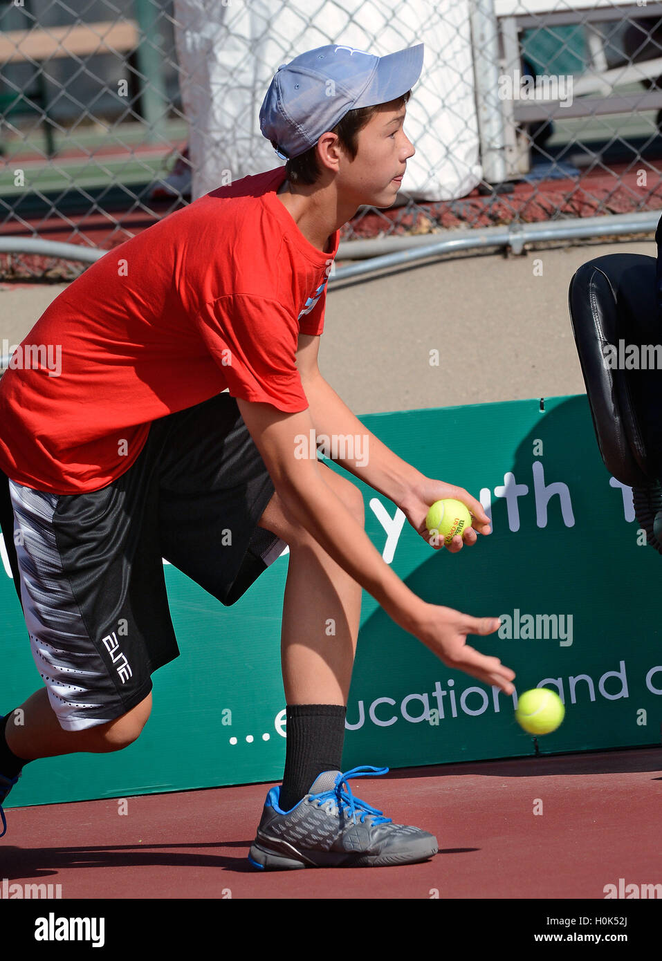 Albuquerque, NM, USA. 21st Sep, 2016. Ball Kid Julian Lee rolls a pall