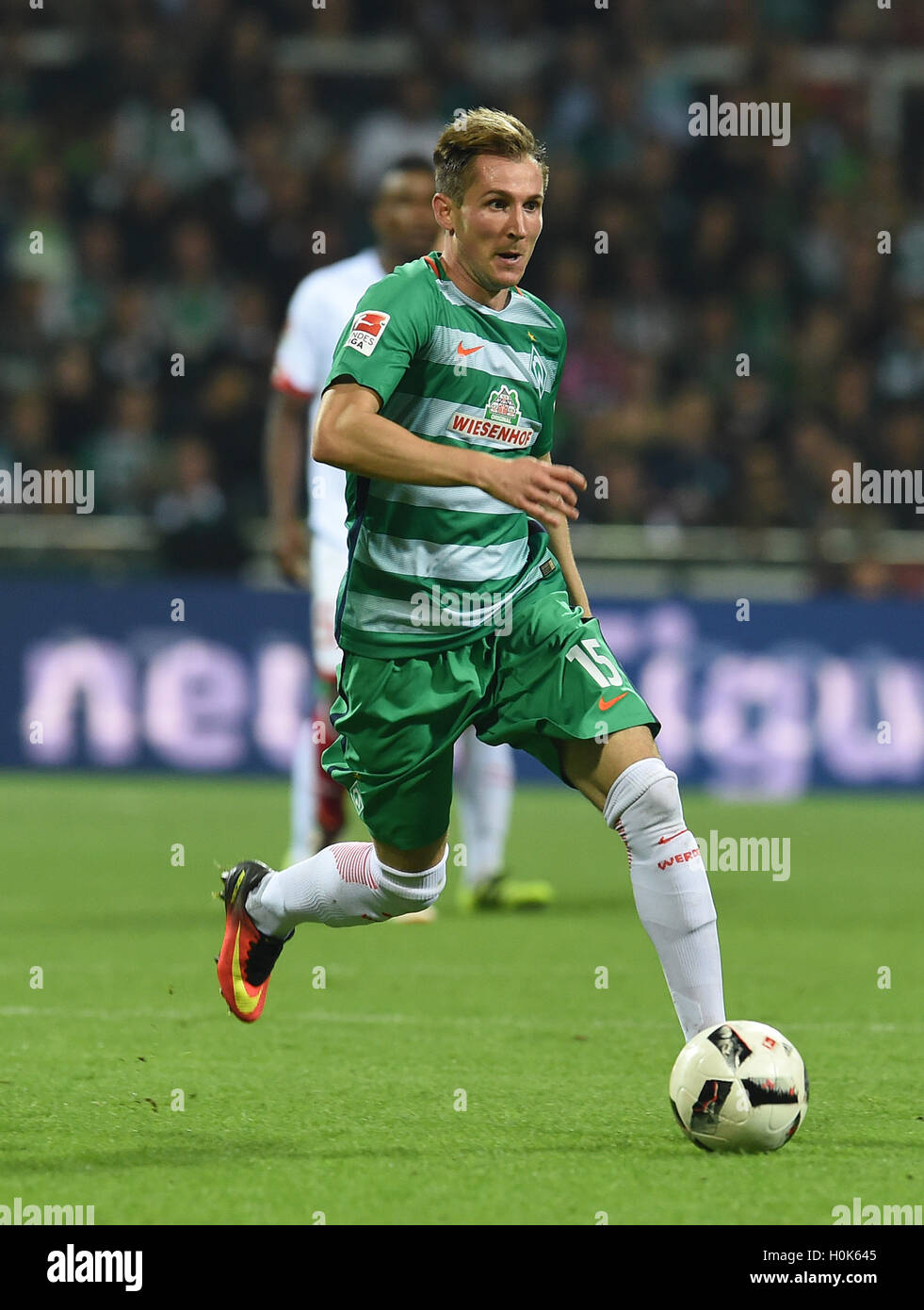 Bremen, Germany. 21st Sep, 2016. Bremen's Izet Hajrovic with the ball during the match of Werder Bremen against FSV Mainz 05 on the fourth match day of the Bundesliga at the Weserstadium in Bremen, Germany, 21 September 2016. PHOTO: CARMEN JASPERSEN/dpa/Alamy Live News Stock Photo