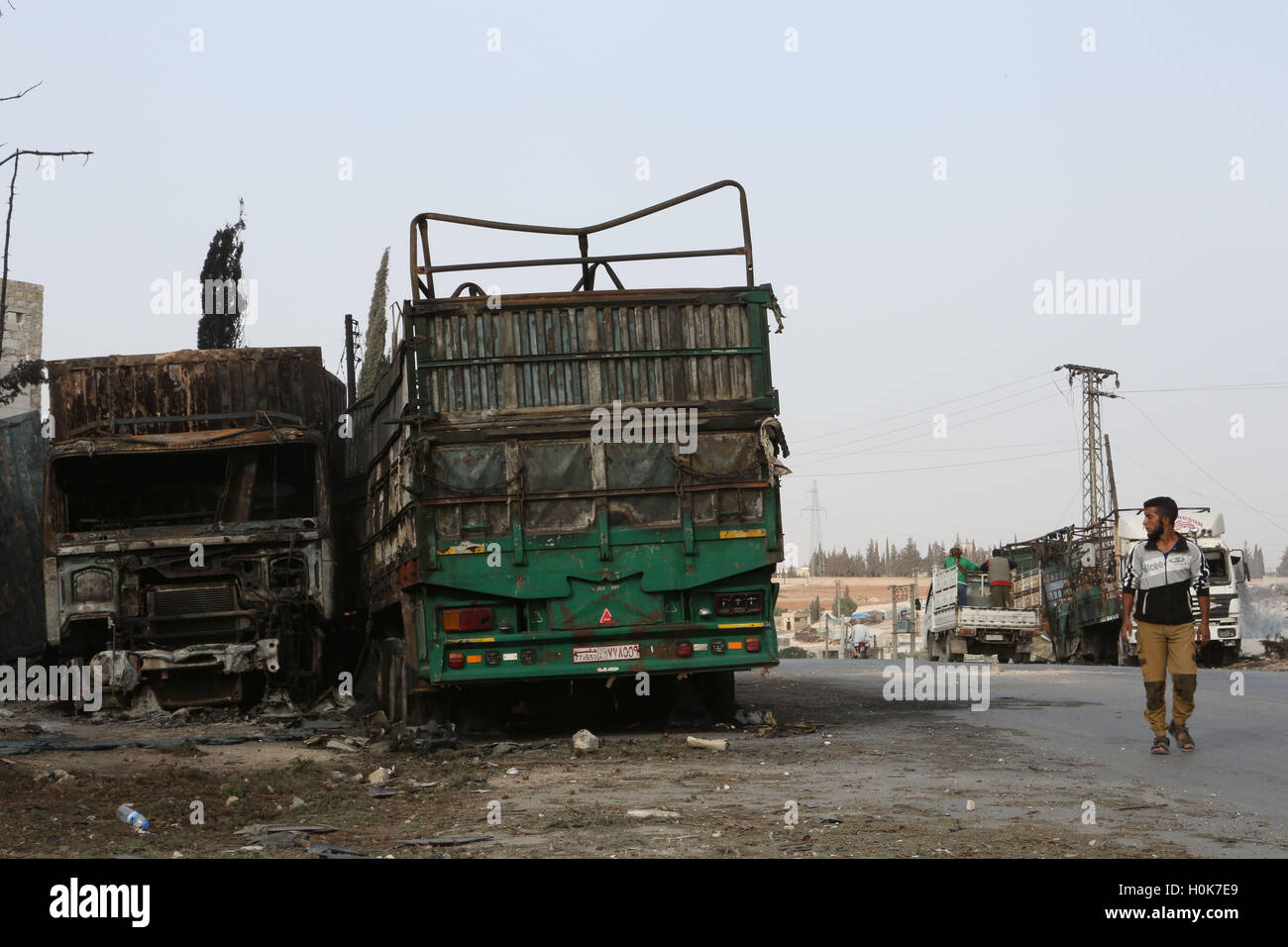 September 21, 2016 - Urum Al-Kubra, West of Aleppo, Syria - A convoy carrying humanitarian relief and directed to Aleppo under siege has been hit While the opposition blames the strike on the Syrian government and Russian forces, both Russia and the Syrian regime have denied any involvement. Credit:  Juma Muhammad/ImagesLive/ZUMA Wire/Alamy Live News Stock Photo