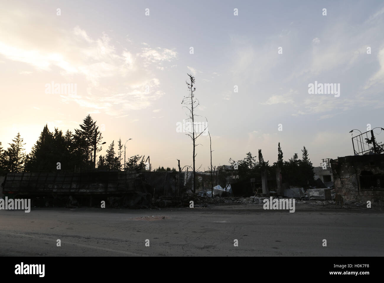 September 21, 2016 - Urum Al-Kubra, West of Aleppo, Syria - A convoy carrying humanitarian relief and directed to Aleppo under siege has been hit While the opposition blames the strike on the Syrian government and Russian forces, both Russia and the Syrian regime have denied any involvement. Credit:  Juma Muhammad/ImagesLive/ZUMA Wire/Alamy Live News Stock Photo