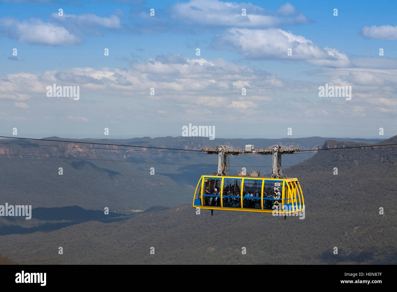 The Cableway provides a unique vantage point for viewing the Three Sisters, Orphan Rock, Mt Solitary and Katoomba Falls Stock Photo