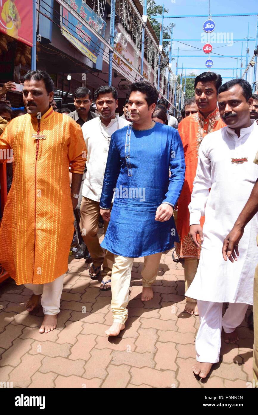 Former Cricket Player Sachin Tendulkar Family Visits Lalbaugcha Raja To Offer Prayer Occasion Of Ganesh Festival Mumbai Stock Photo Alamy