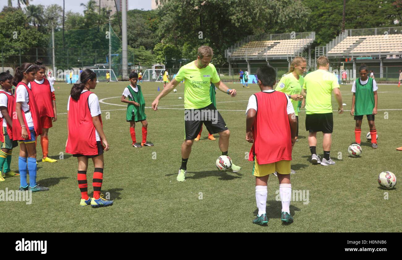 Jeremy Weeks Head Coach Premier Skills impart skills to Indian youngsters coaches closing ceremony Premier Skills Mumbai Stock Photo