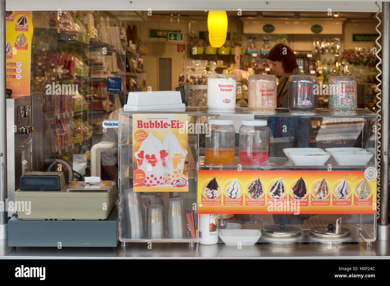 Deutschland, Nordrhein-Westfalen, Wuppertal-Barmen, Fussgängerzone Werth, Bubble-Ice Stock Photo