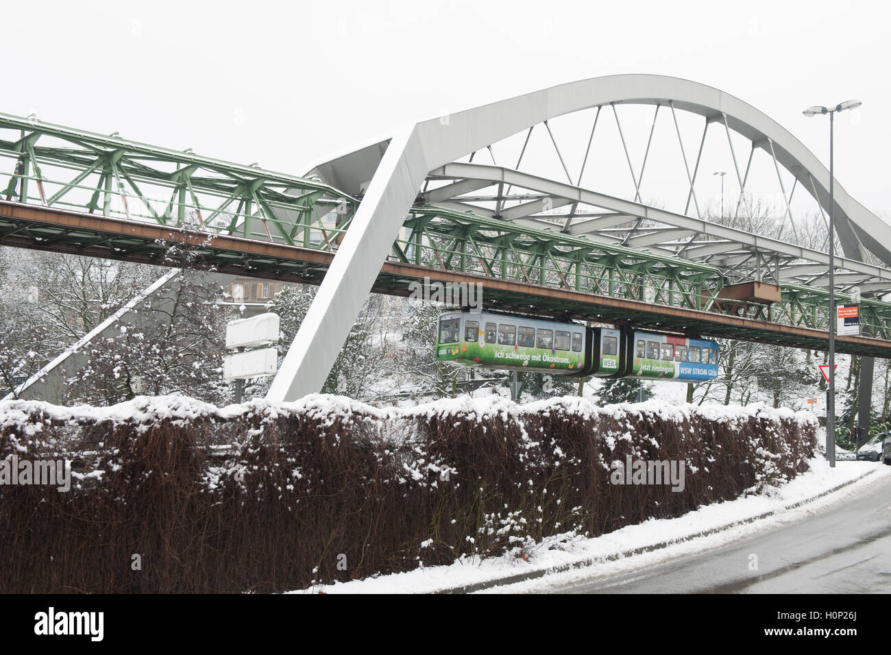 Deutschland, Nordrhein-Westfalen, Wuppertal-Barmen, Schwebebahn Stock Photo