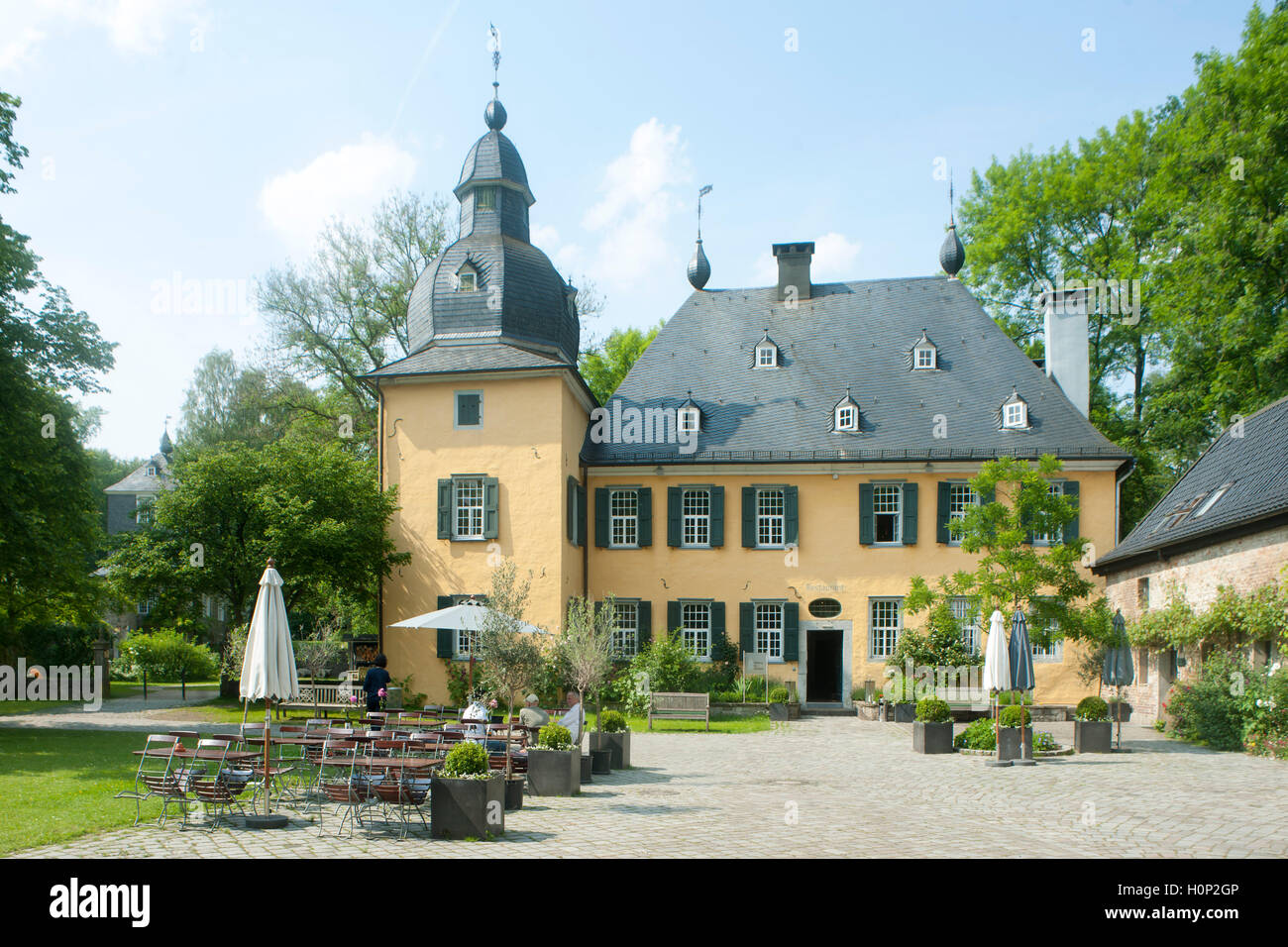 Deutschland, Nordrhein-Westfalen, Wuppertal-Vohwinkel, Schloss Lüntenbeck Stock Photo