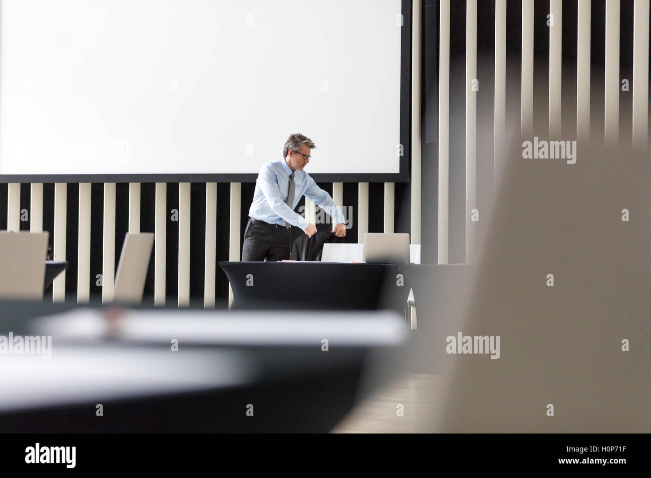 Hanging Suit Jacket Stock Photos & Hanging Suit Jacket Stock Images - Alamy