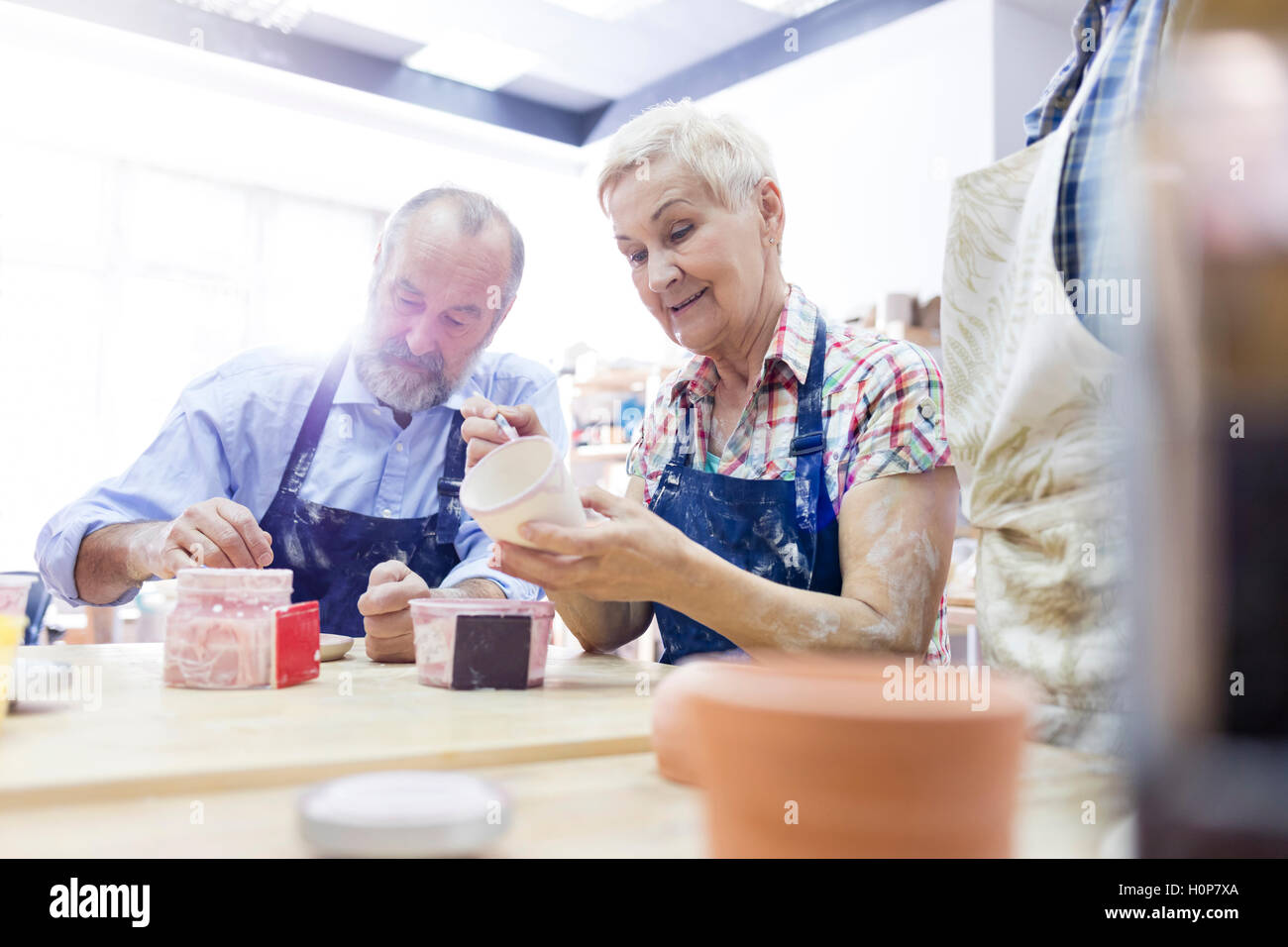 senior couple painting pottery studio Stock Photo Alamy