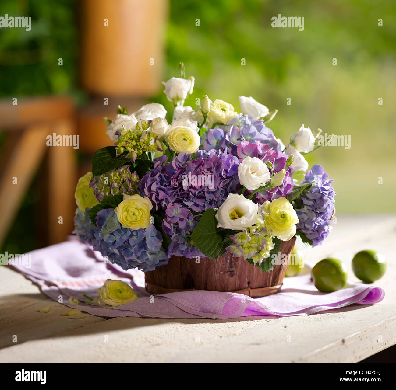 Flower bouquet hi-res stock photography and images - Alamy