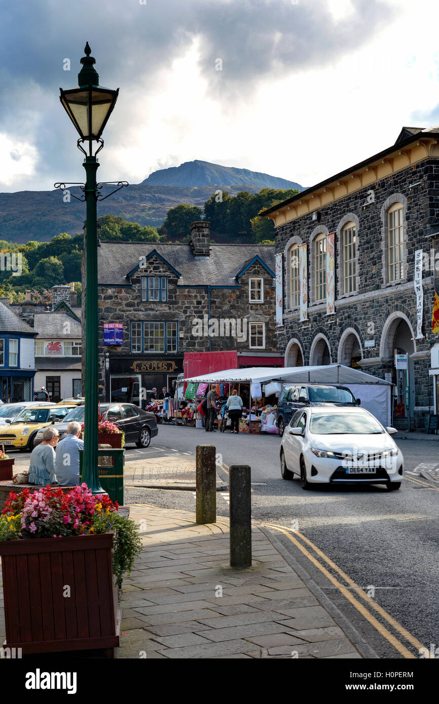 View of Eldon Square, Dolgellau, Gwynedd with the summit of Mynydd Moel, aprt of the Cader Idris range,  in the background Stock Photo