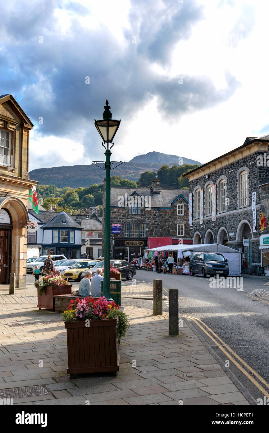 View of Eldon Square, Dolgellau, Gwynedd with the summit of Mynydd Moel in the background Stock Photo