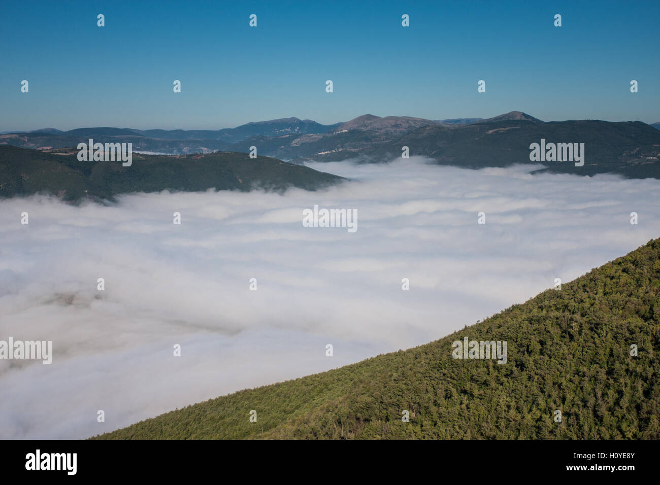 Soft white clouds cover and flowing over a valley Stock Photo - Alamy