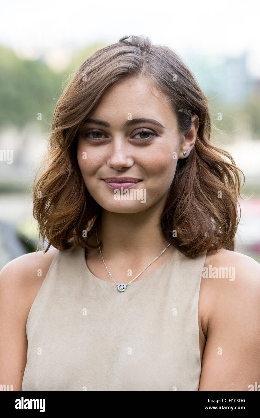 London Uk 21 September 2016 Ella Purnell Peculiar Goings On In London Stars Of The New Tim Burton Film Miss Peregrine S Home For Peculiar Children Asa Butterfield And Ella Purnell Attend