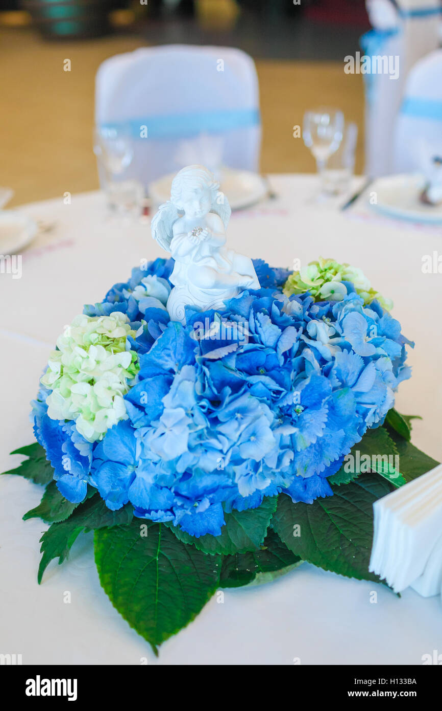 Blue White Hydrangea Table Setting Stock Photo - Alamy
