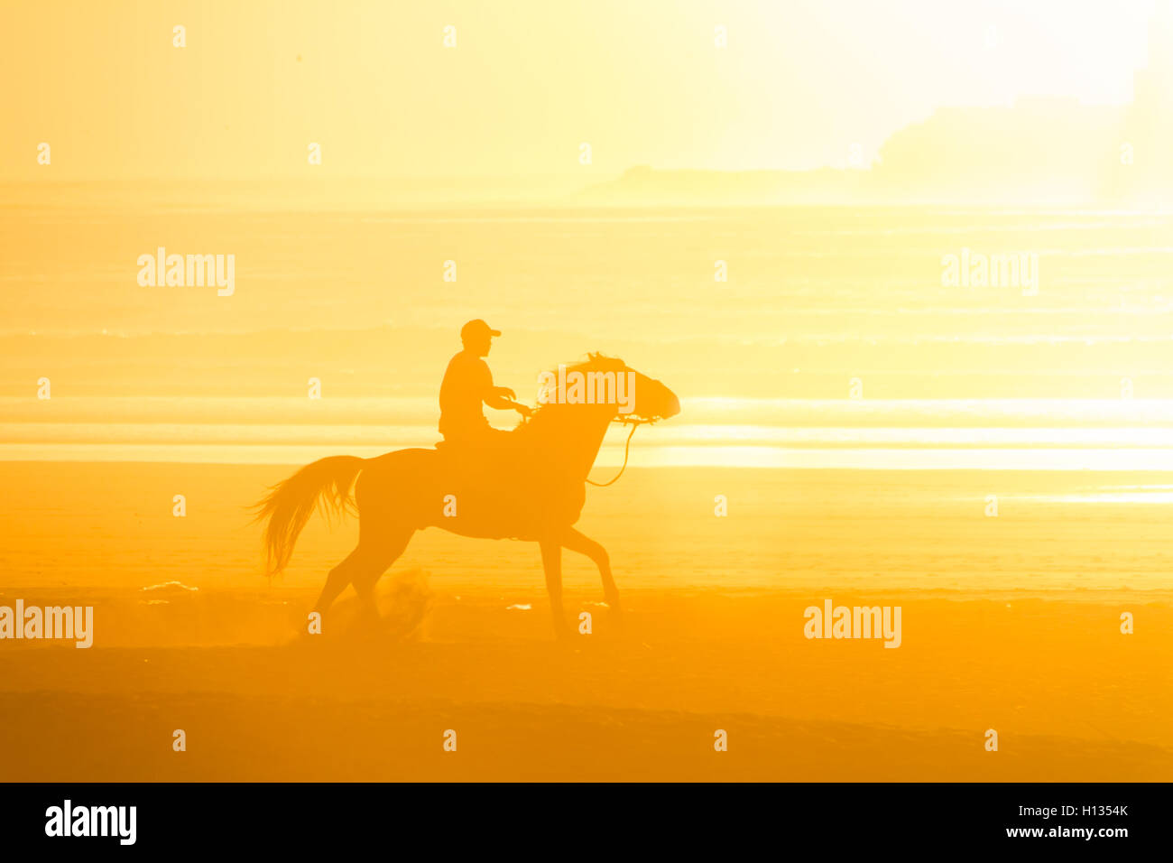 Cowboy horse sunset silhouette hi-res stock photography and images - Alamy
