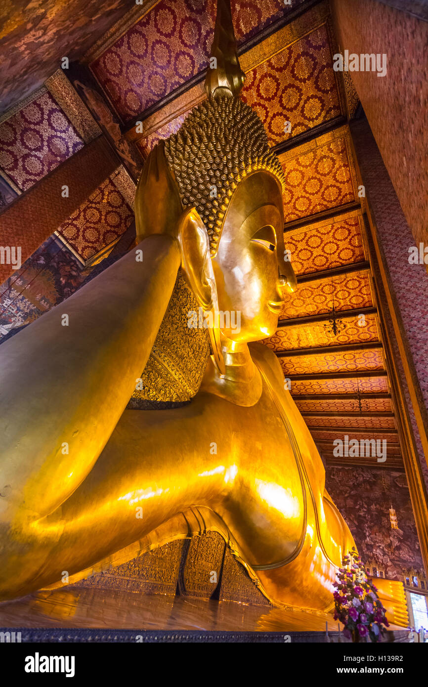 Reclining buddha in wat Pho temple, Bangkok, Thailand Stock Photo - Alamy