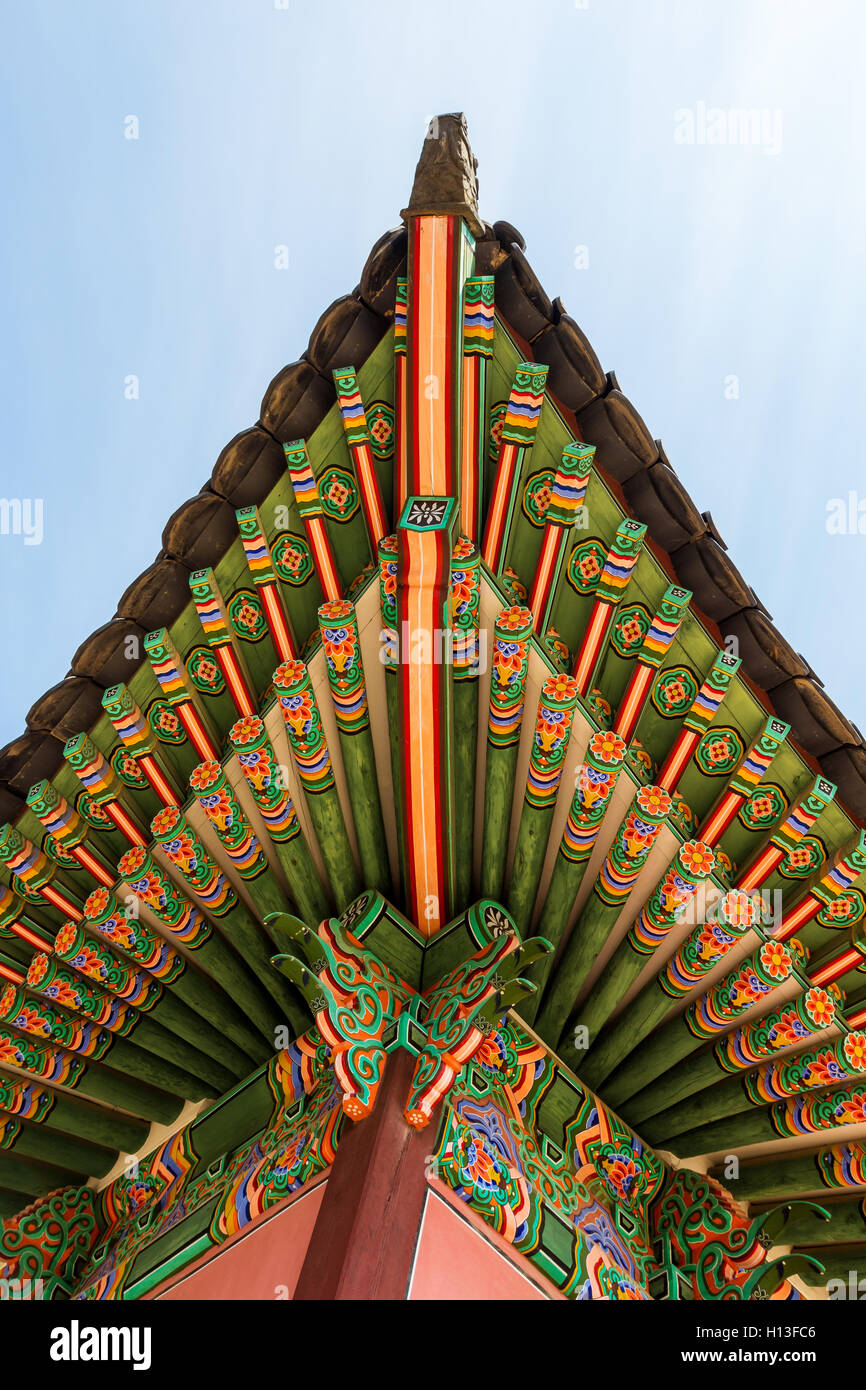 Traditional korean architecture roof eaves Stock Photo - Alamy