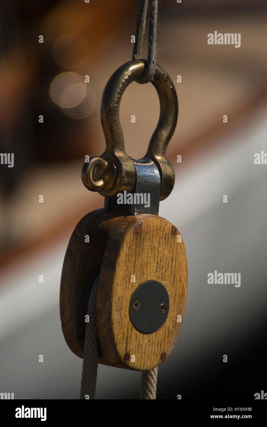 Wooden block pulley Stock Photo Alamy