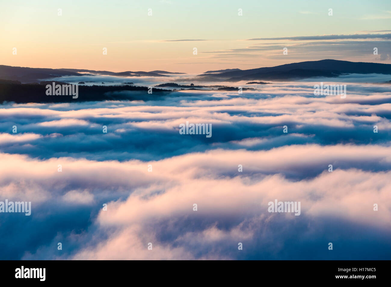 Thick fog is filling the valley of the river Elbe in Elbsandsteingebirge, seen from Lilienstein at sunrise, Königstein, Saxony Stock Photo