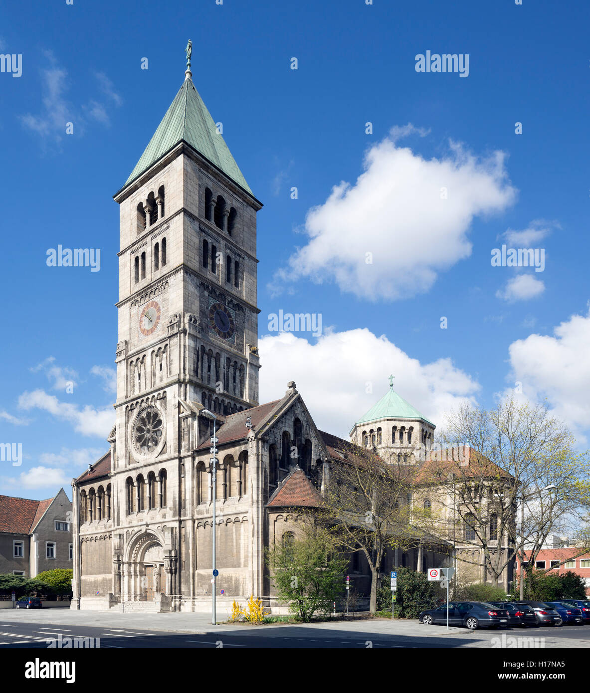 Katholische Pfarrkirche Heilig Geist in Schweinfurt, erbaut 1897-1902 nach Plänen von Anton Leipold. Der Fassadenturm wurde 1911 Stock Photo