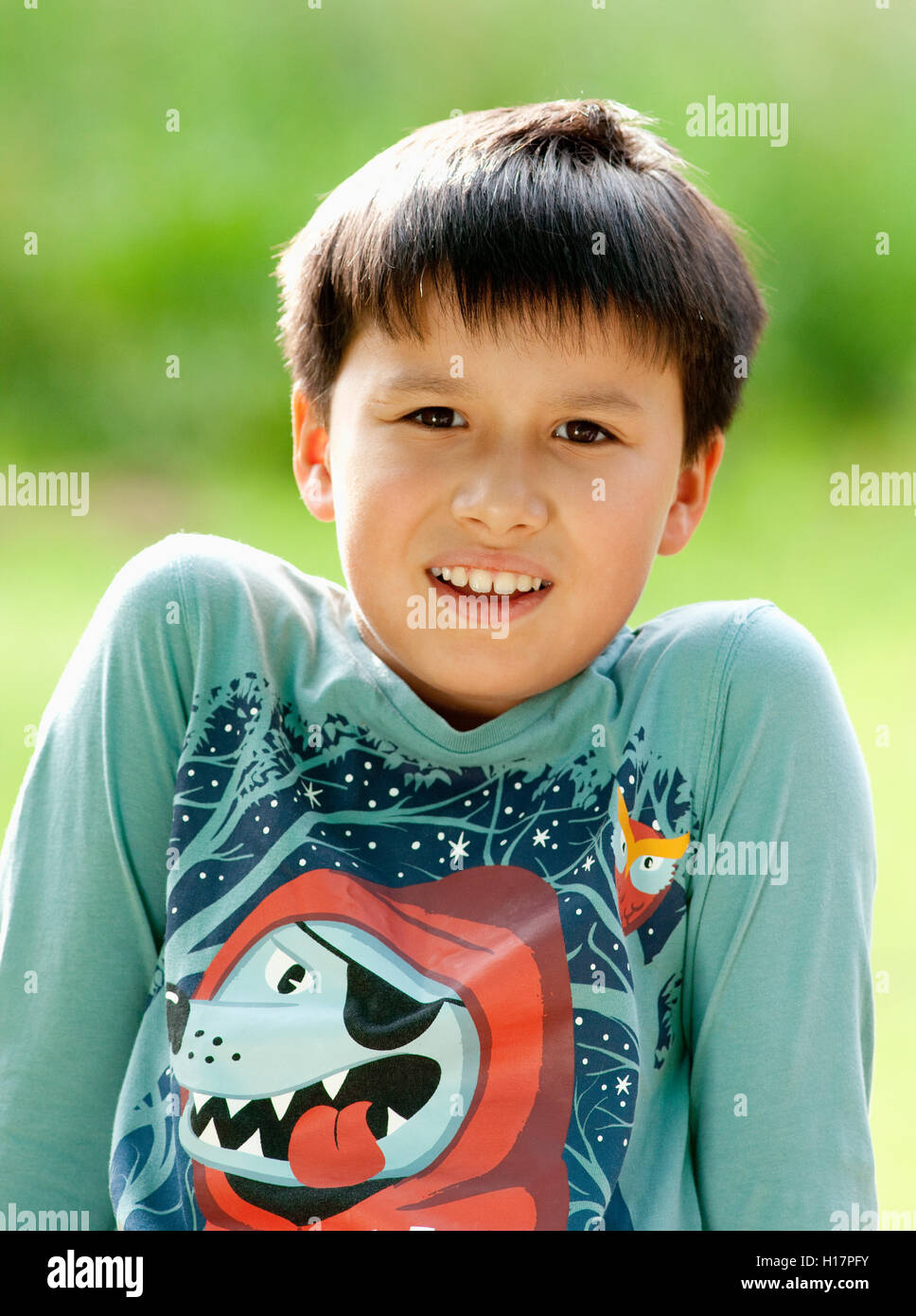 Dark hair boy hi-res stock photography and images - Alamy