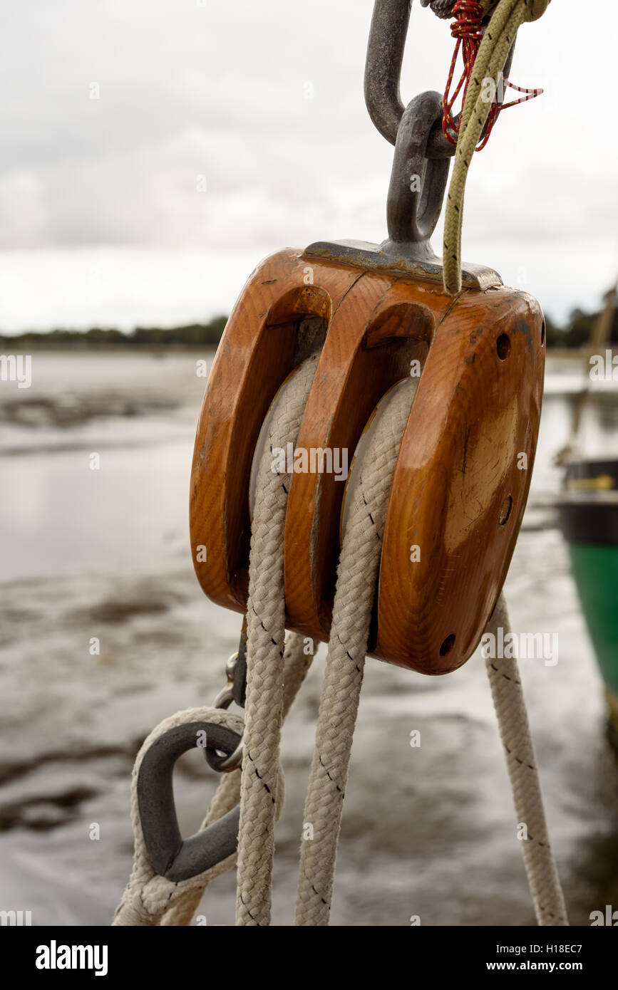 Taunt Rope Ship pulley on a yacht with taunt rope set against a grey sky ...