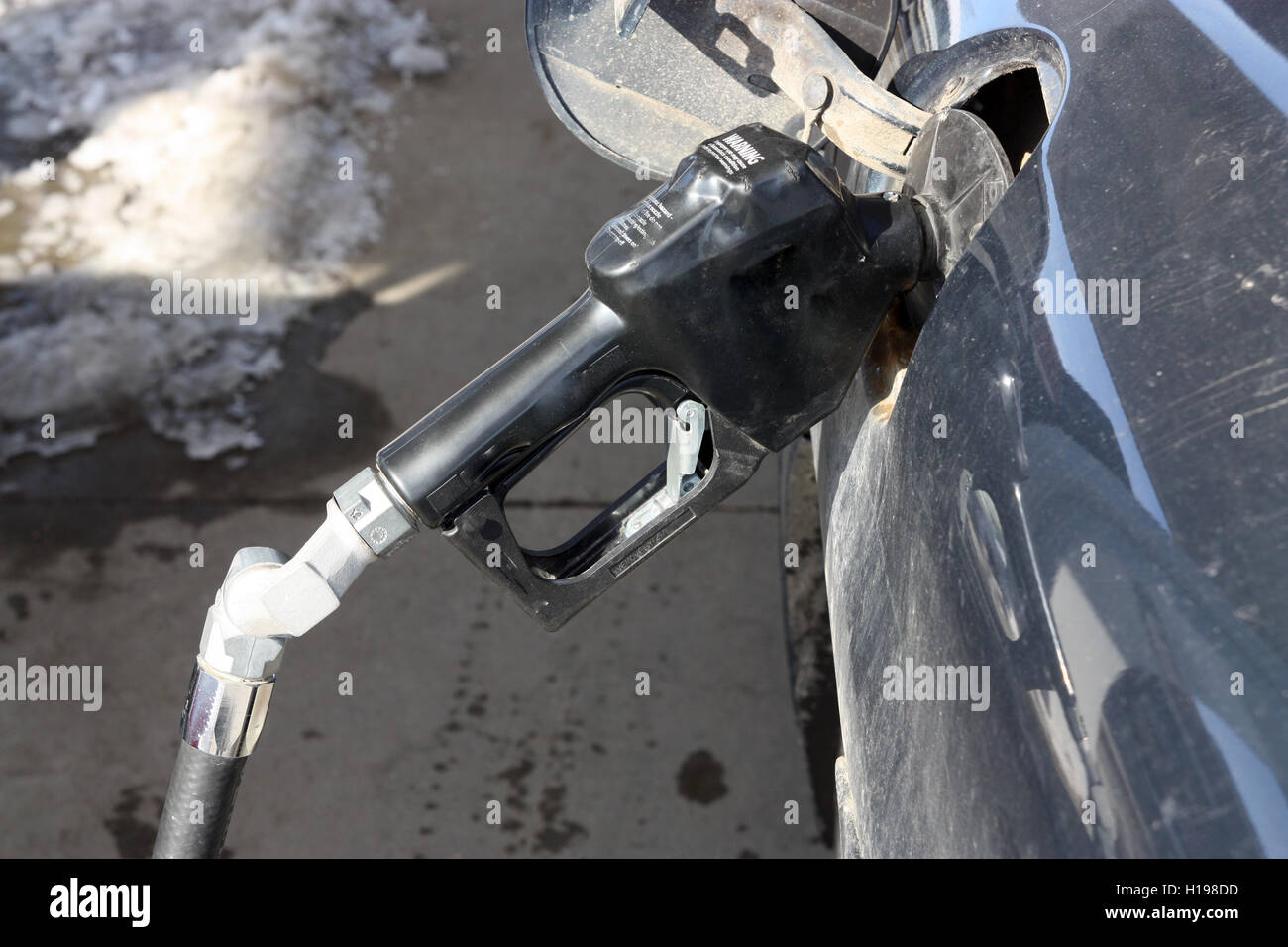 Filling the tank hires stock photography and images Alamy