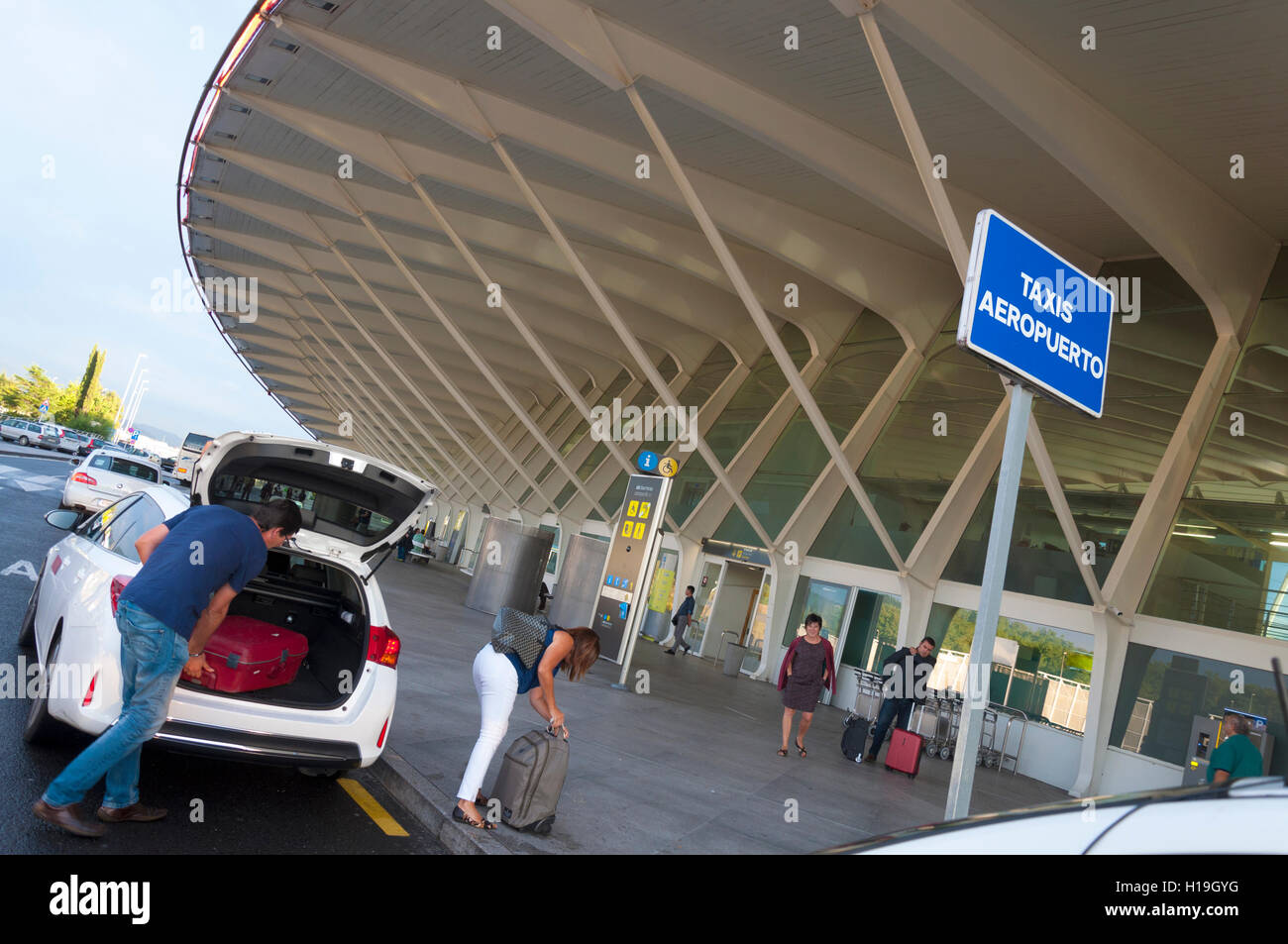 Bilbao Airport, Spain. BIO. Unloading luggage from a taxi in front of the terminal Stock Photo
