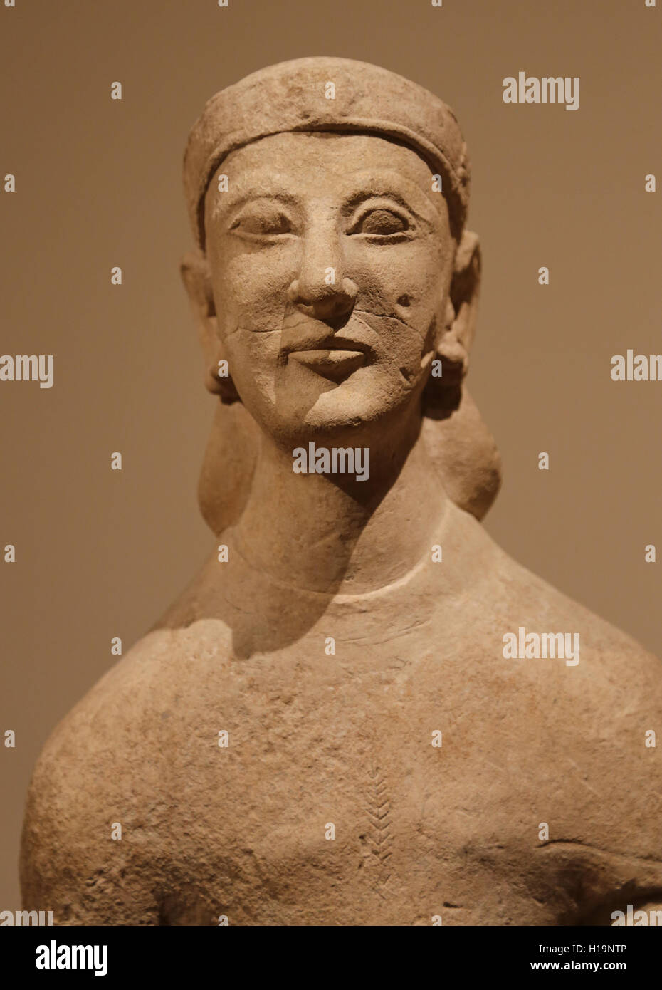 Limestone male figure. Cypriot, Archaic, early 6th c. BC. Temple at Golgoi. Metropolitan Museum of Art. Ny. Usa. Stock Photo