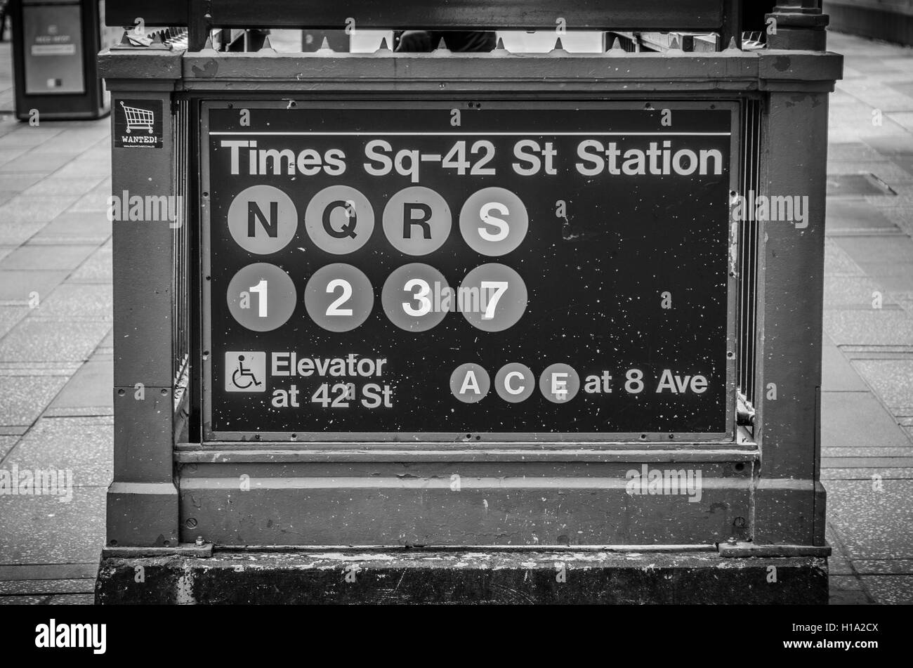 The Times Sq / 42 St Station SIgn in New York City Stock Photo