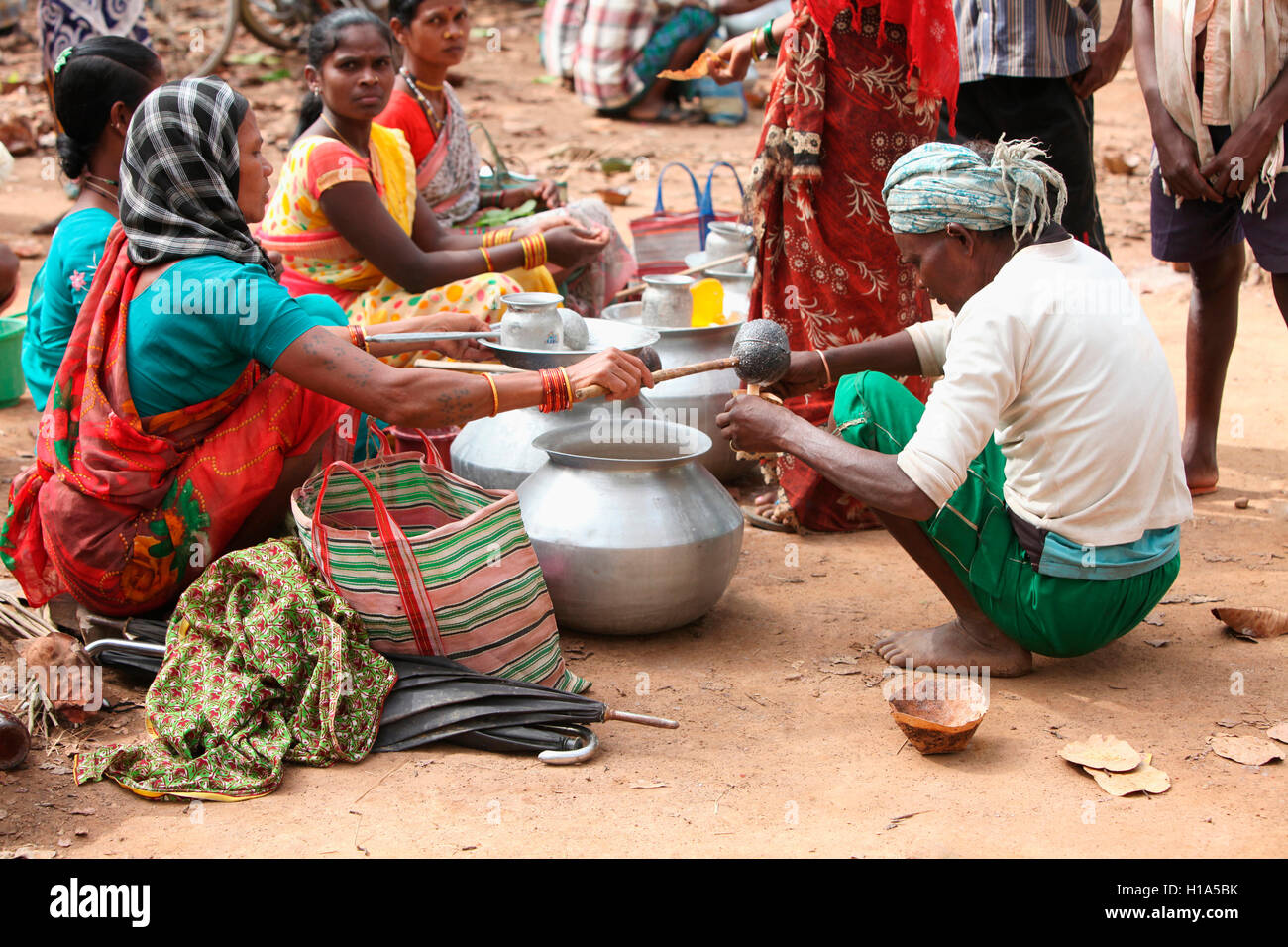 Women selling Madi (Liquor), Dhurwa Tribal Market, Pandripani Village, Chattisgadh, India Stock Photo