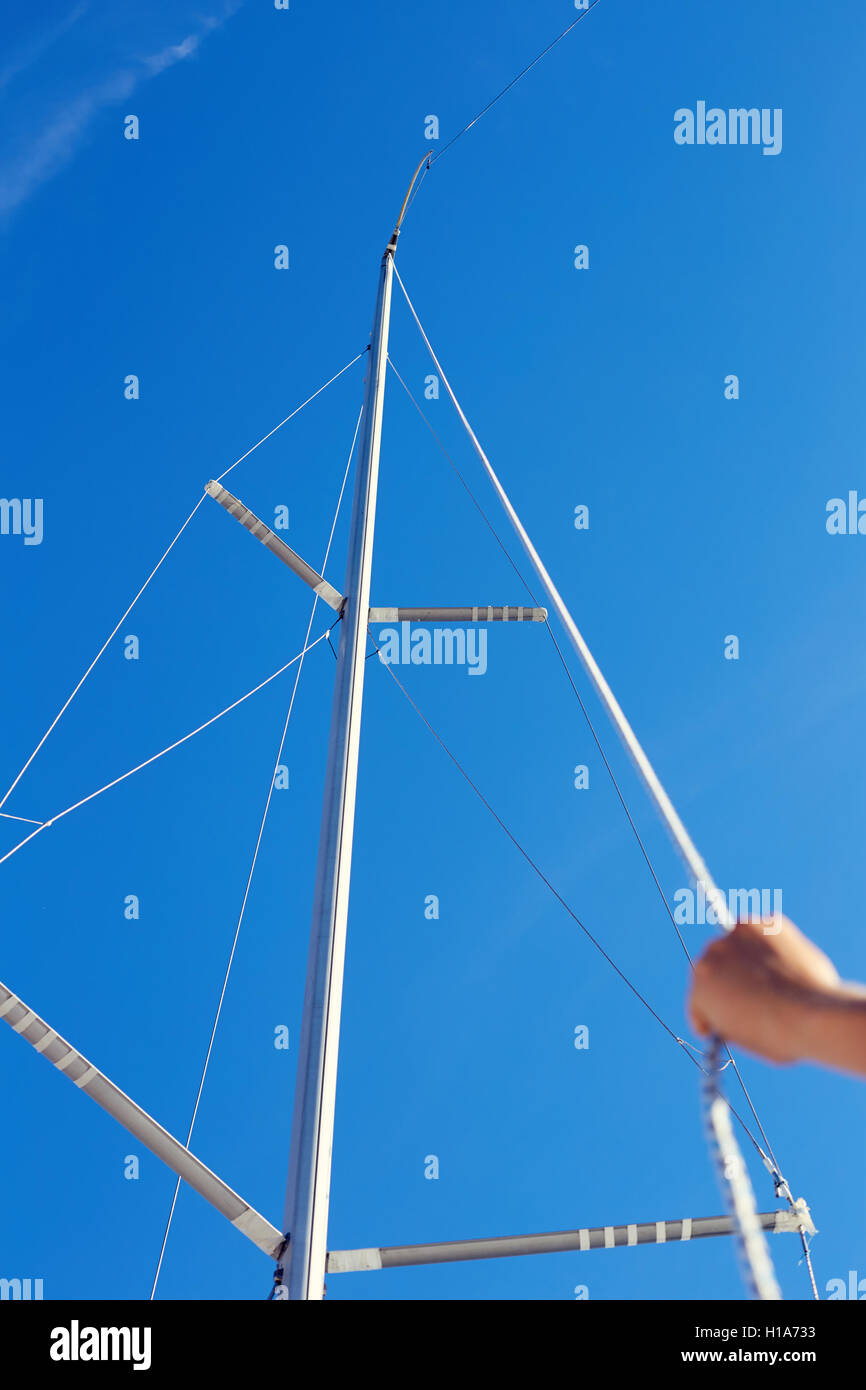 Preparation of the mainsail halyard Stock Photo Alamy