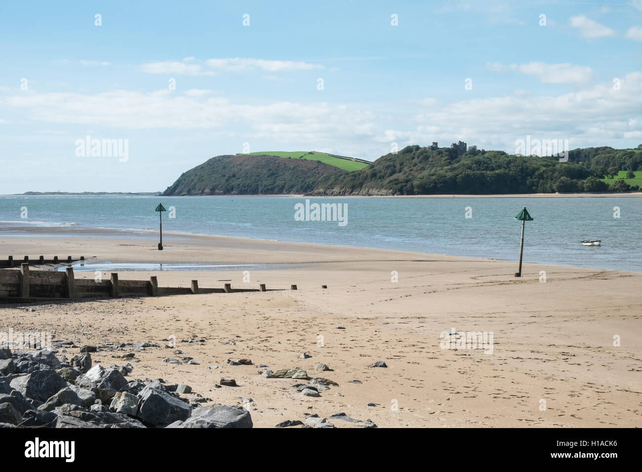 Ferryside Beach, Carmarthenshire, Wales, UK. 22nd September, 2016. UK Weather View of