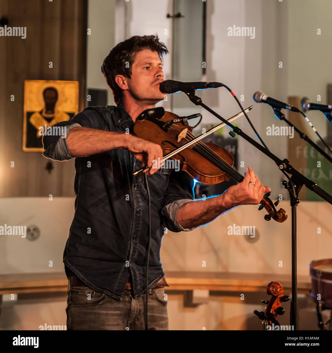 St Peter The Holy Apostles Church Plymouth Devon U K 22nd September 2016 Seth Lakeman Launching The Album Ballards Of The Broken Few Which Currently Sits 7 In The Uk Album Chart