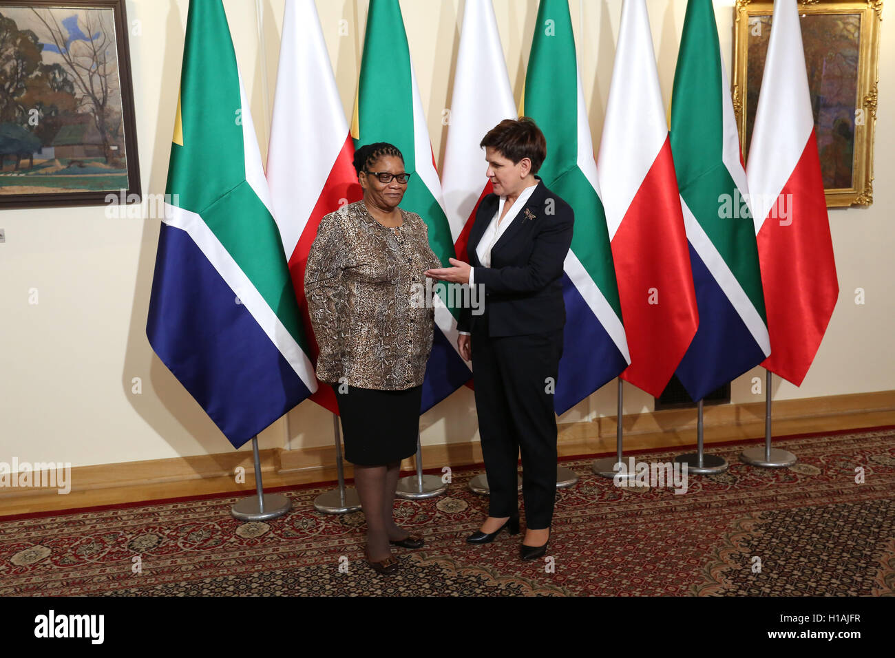 Warsaw, Poland. 23rd September, 2016. Prime Minister Beata Szydlo receimved Chairperson of the National Council of Provinces of South Africa (NCOP) Thandi Modise for official visit in Warsaw. Credit:  Jake Ratz/Alamy Live News Stock Photo