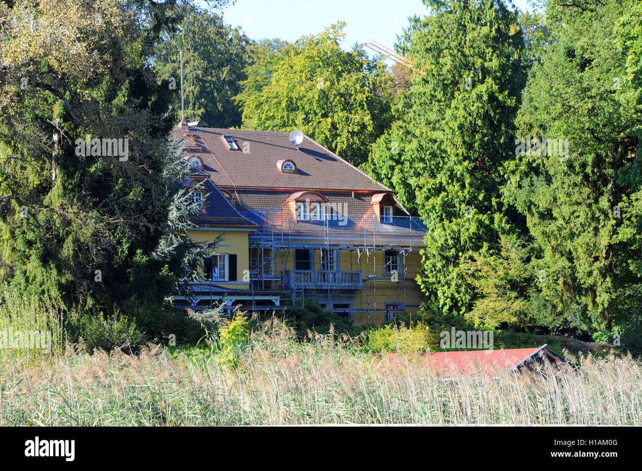 Tutzing, Germany. 22nd Sep, 2016. View of the villa of Thai crown